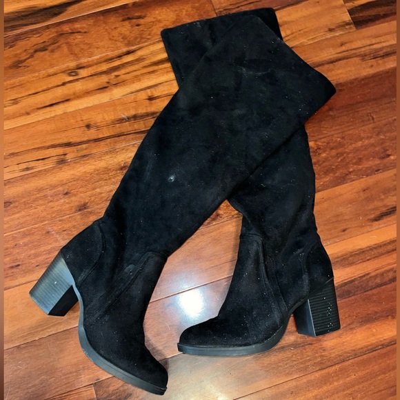 Black Knee High Boots Size 8 1/2 - Picture 2 of 3